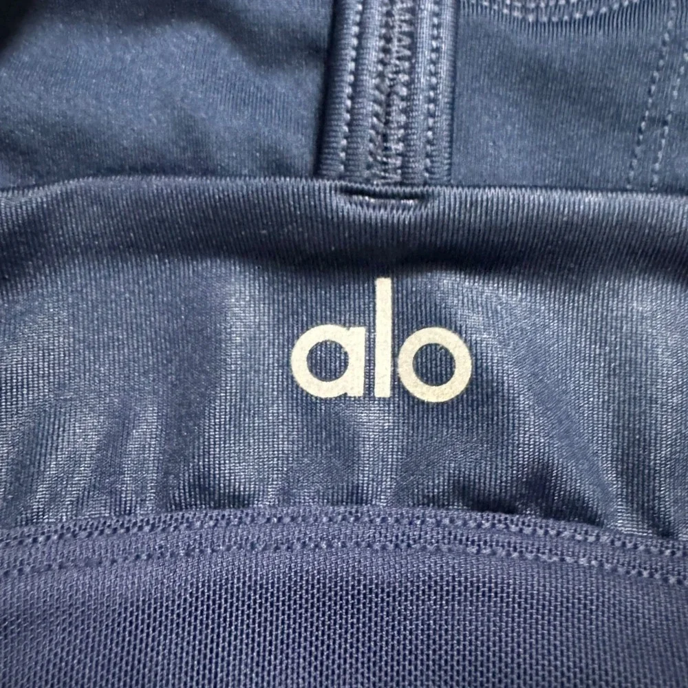 Alo Yoga Navy Blue Strappy Crisscross Back Sports Bra Medium V-Neck Metallic